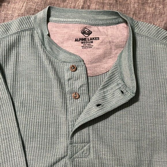 Men’s M light teal thermal - Picture 2 of 2